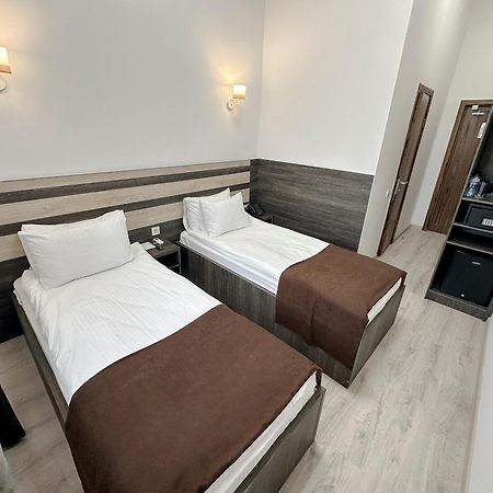 Infinity Plaza Block 1 Hotell Atyraū Eksteriør bilde