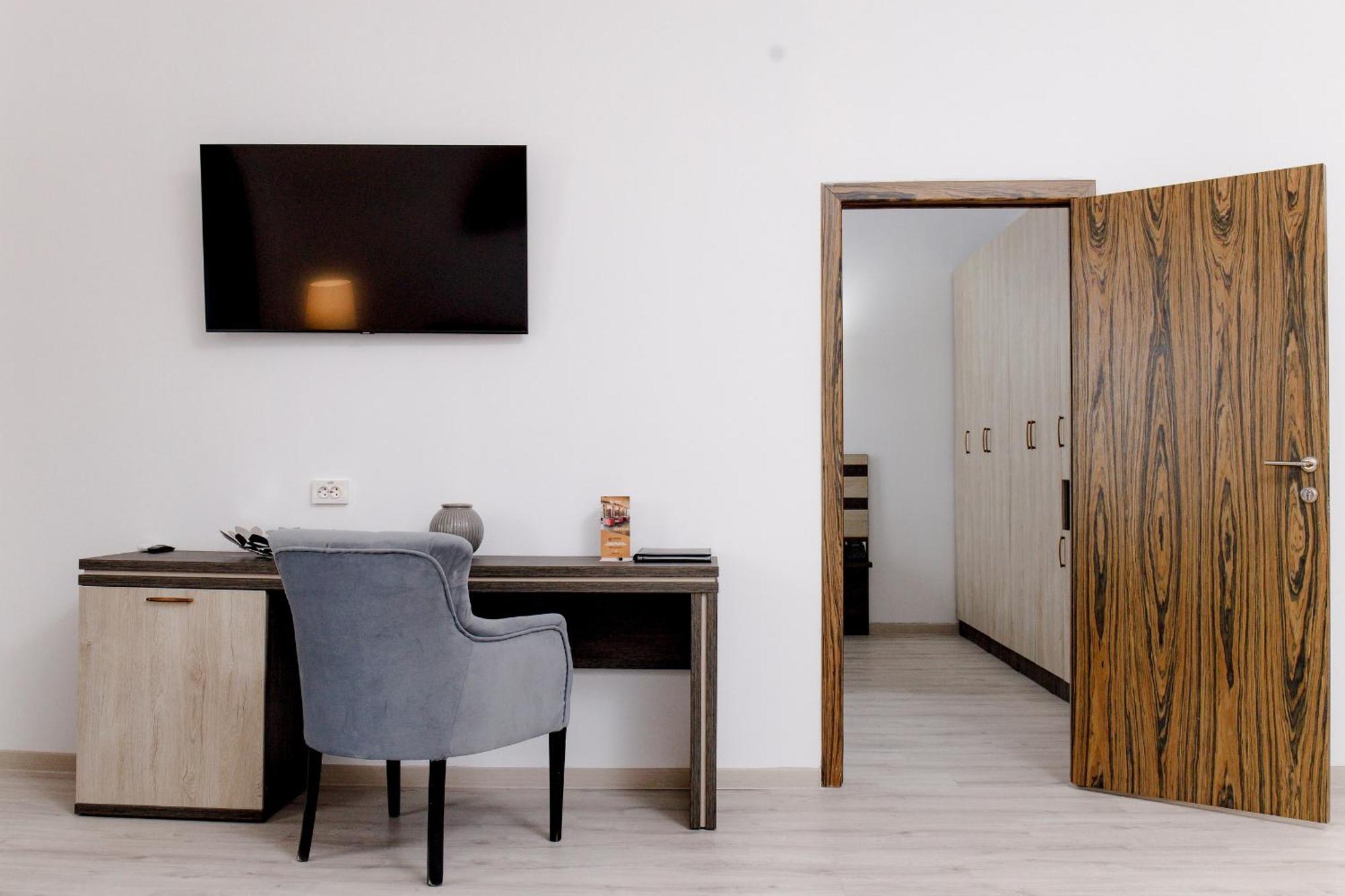 Infinity Plaza Block 1 Hotell Atyraū Eksteriør bilde