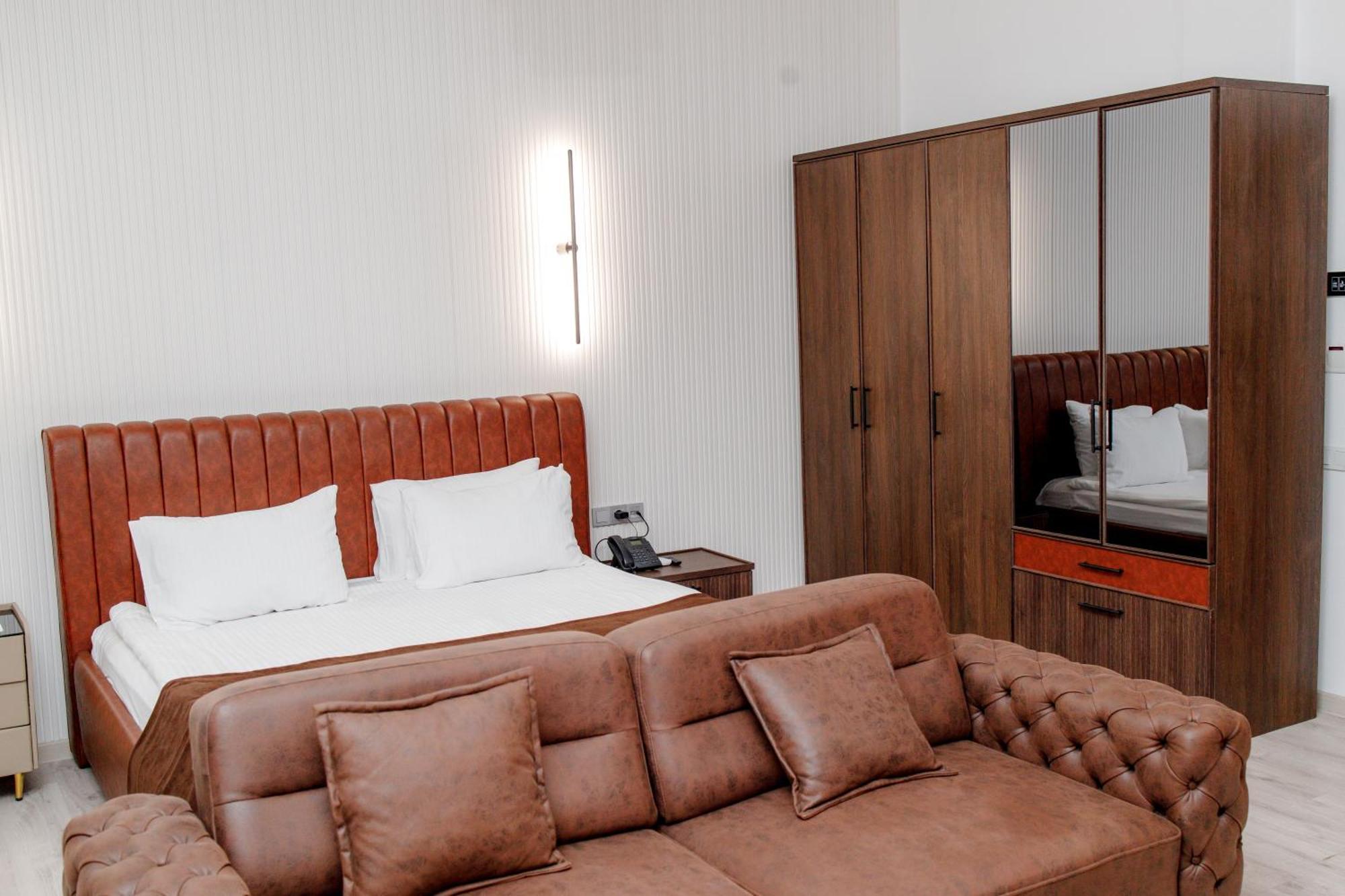 Infinity Plaza Block 1 Hotell Atyraū Eksteriør bilde