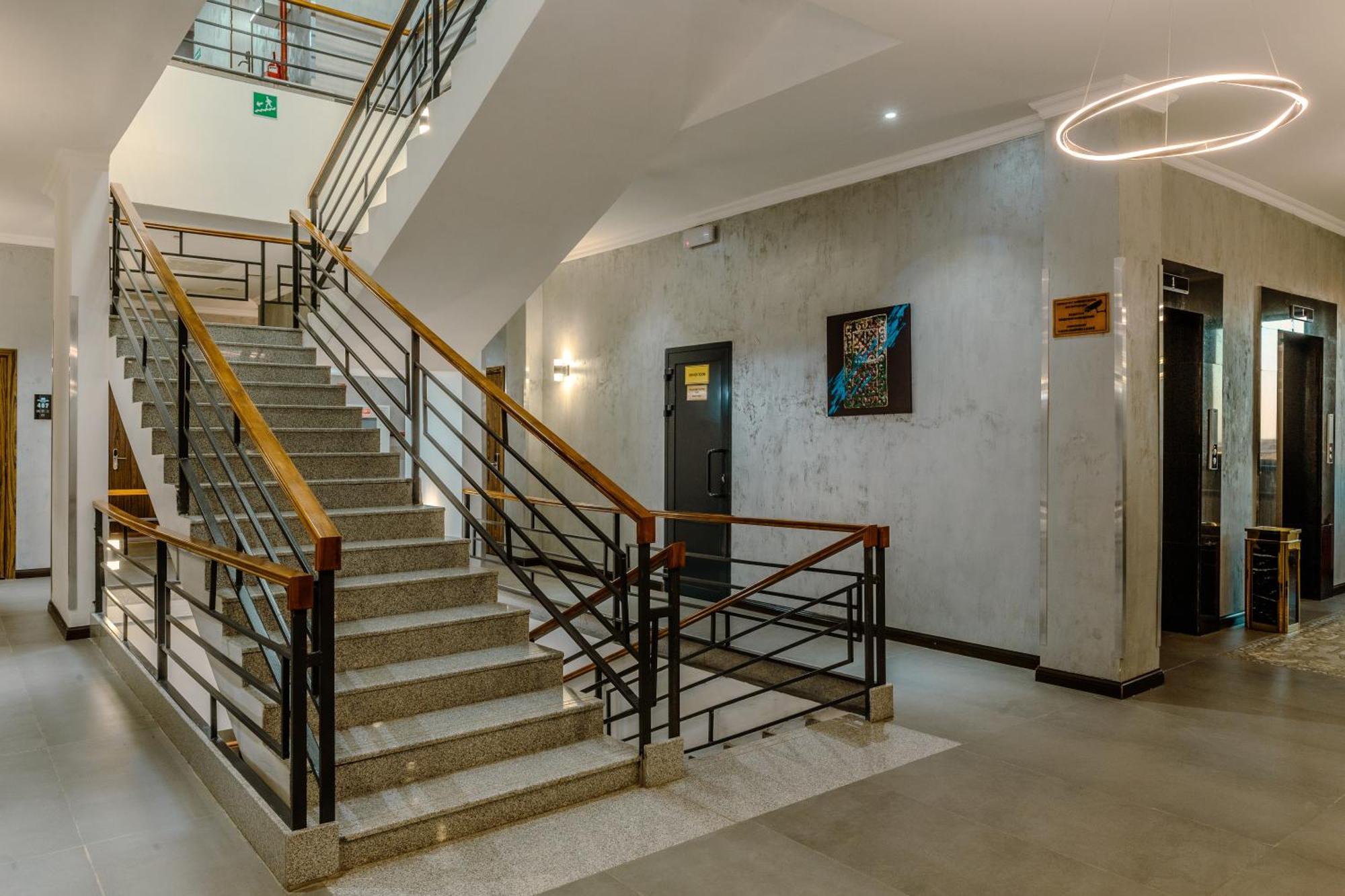 Infinity Plaza Block 1 Hotell Atyraū Eksteriør bilde