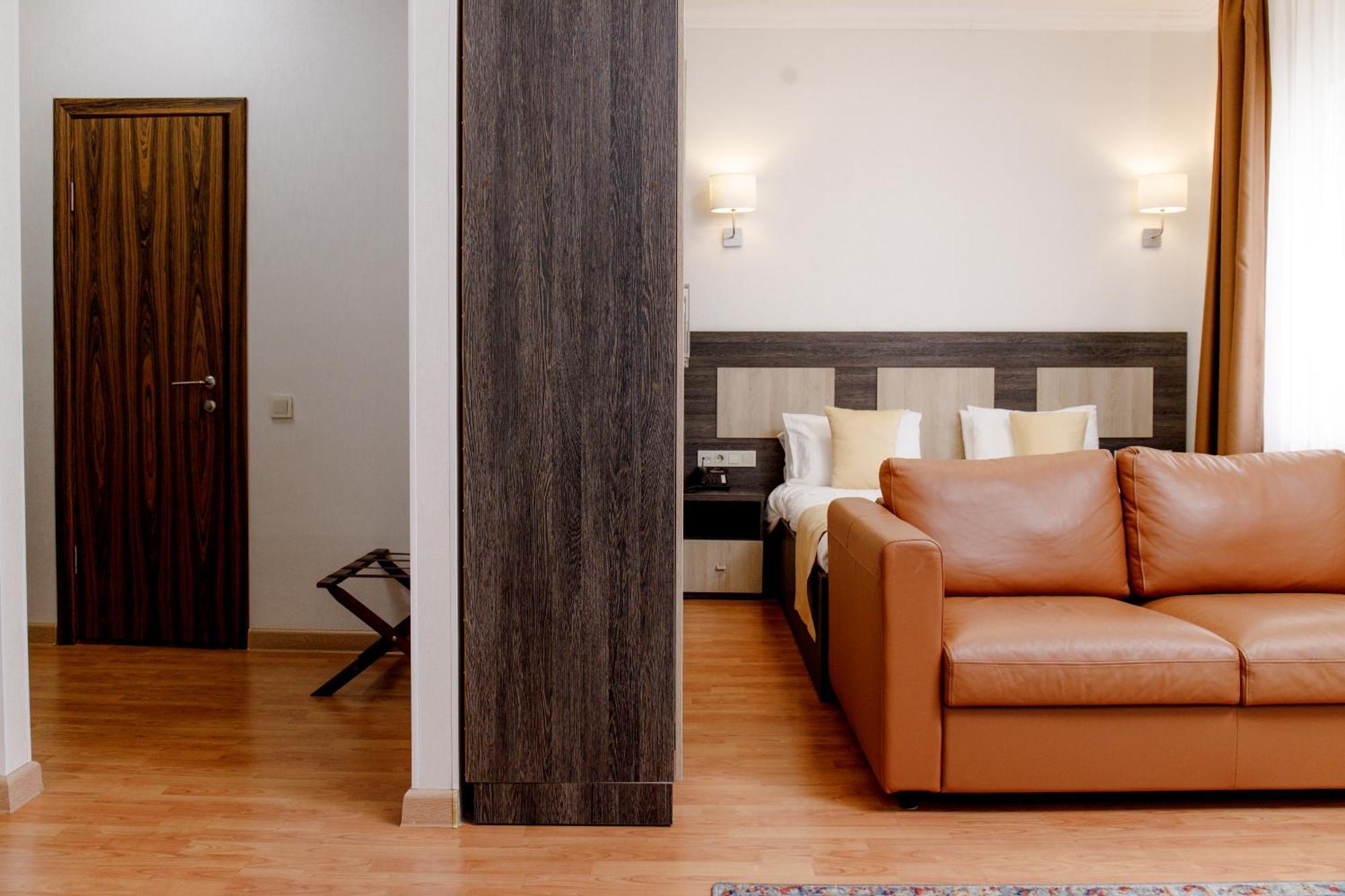 Infinity Plaza Block 1 Hotell Atyraū Eksteriør bilde