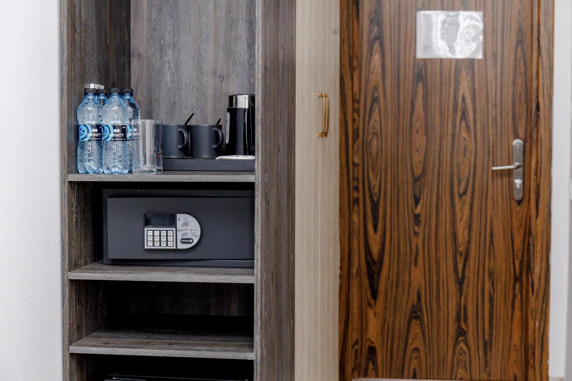 Infinity Plaza Block 1 Hotell Atyraū Eksteriør bilde